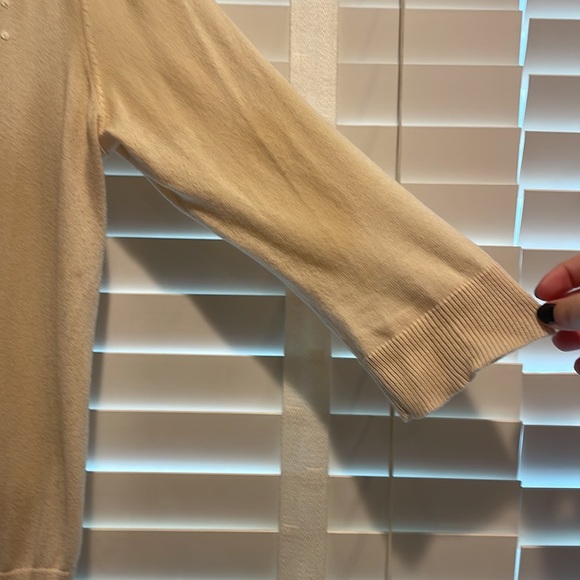 Old Navy Cream Sweater, Size Medium - Picture 5 of 9